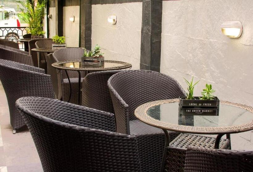 Rockland Hotel, C.r Park