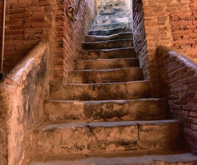 田舎風ホテル Palacio Rejadorada