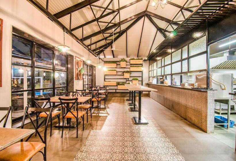 בית מלון כפרי Sadanand Regency