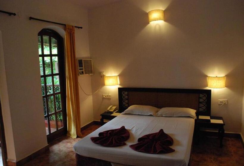 Отель Sea Breeze Beach Resort Candolim Goa