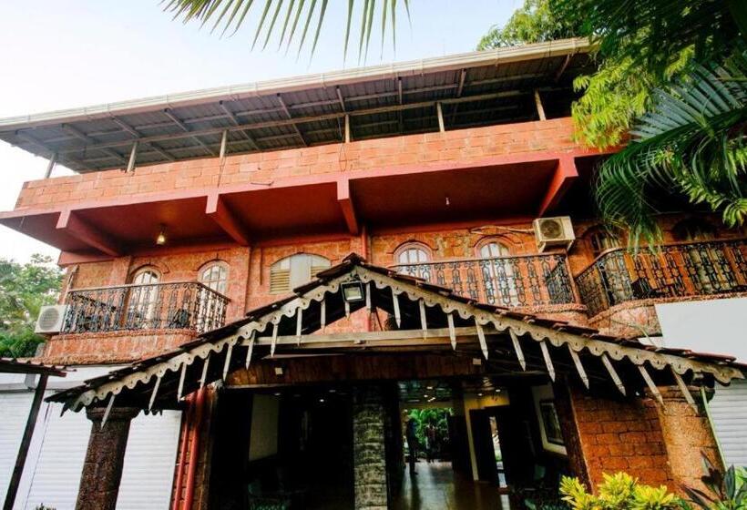 Отель Sea Breeze Beach Resort Candolim Goa