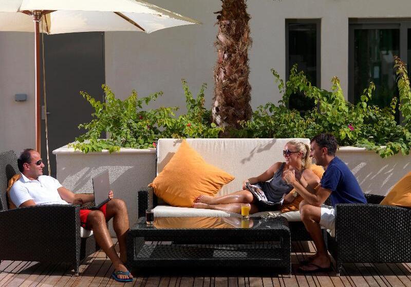 هتل Staybridge Suites Yas Island Abu Dhabi, An Ihg