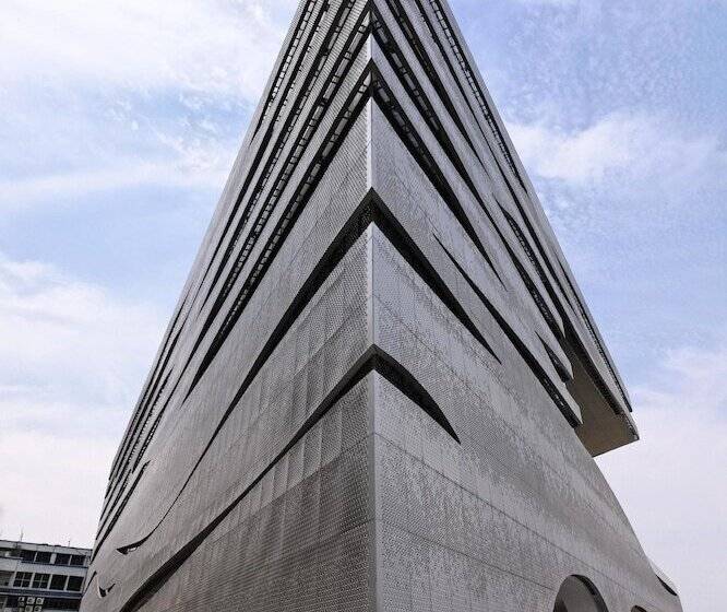 هتل The Park Hyderabad, Banjara Hills Near Hussain Sagar Lake