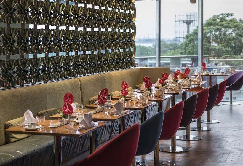 هتل The Park Hyderabad, Banjara Hills Near Hussain Sagar Lake