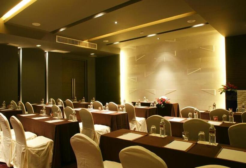 هتل Z Through By The Zign