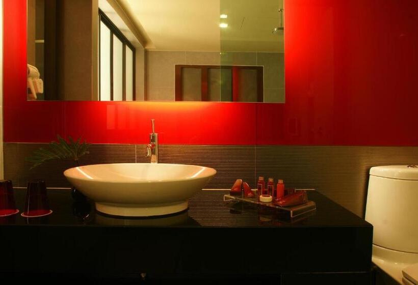 هتل Z Through By The Zign