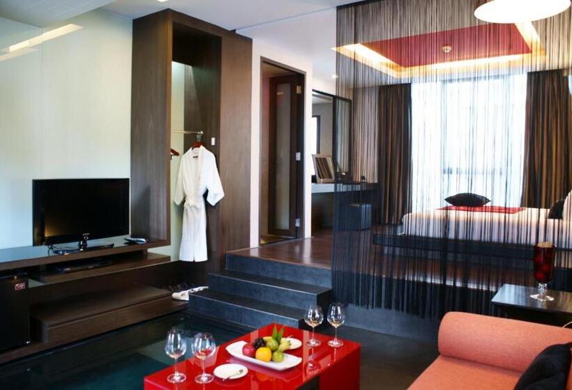 هتل Z Through By The Zign