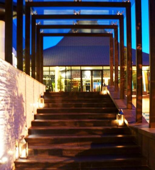 هتل Z Through By The Zign