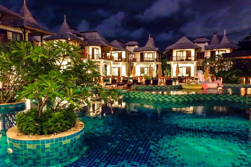 هتل Z Through By The Zign