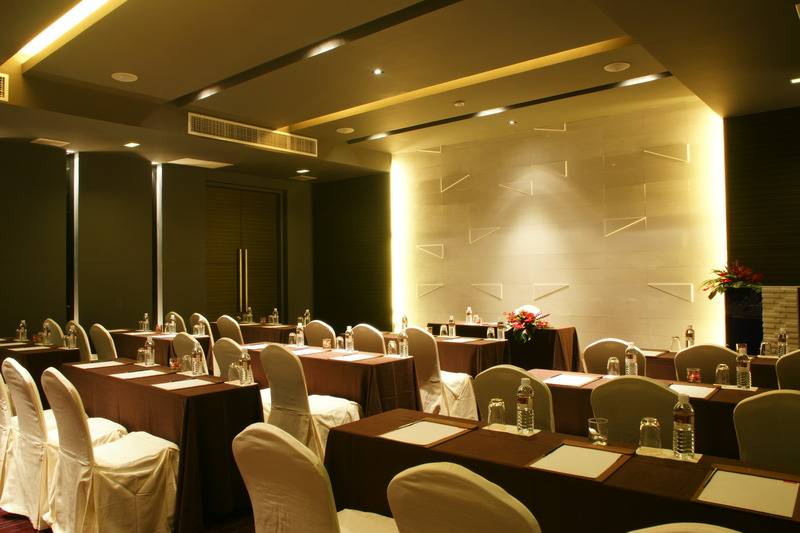 هتل Z Through By The Zign