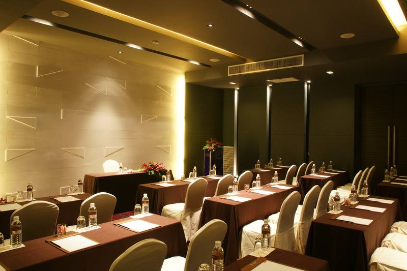 هتل Z Through By The Zign