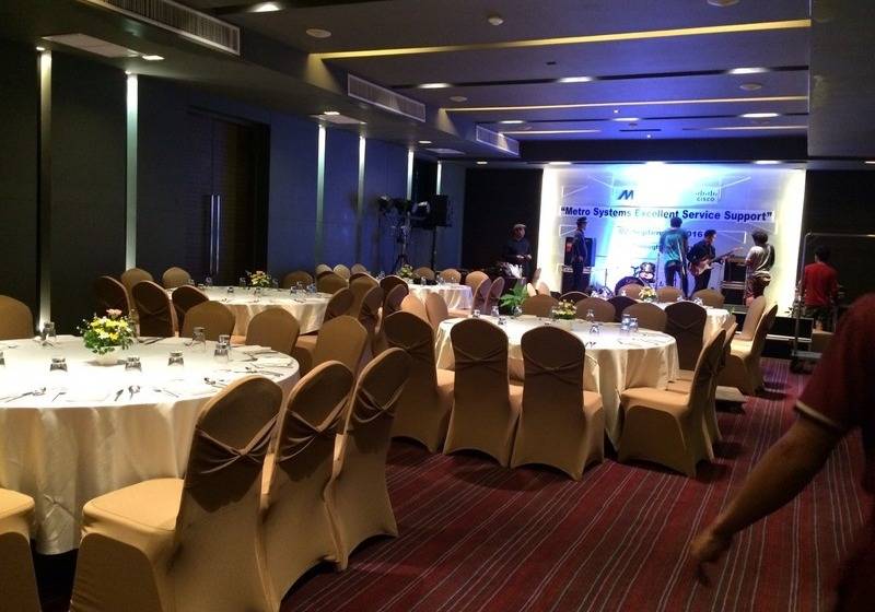 هتل Z Through By The Zign