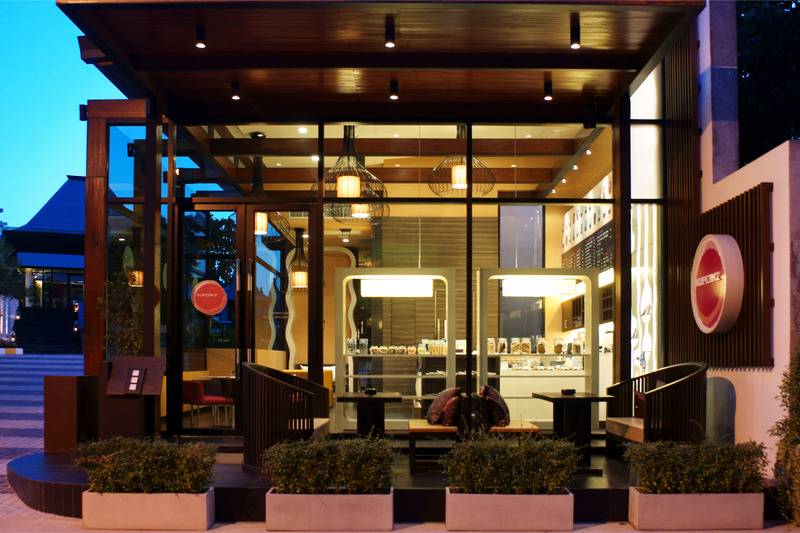 هتل Z Through By The Zign