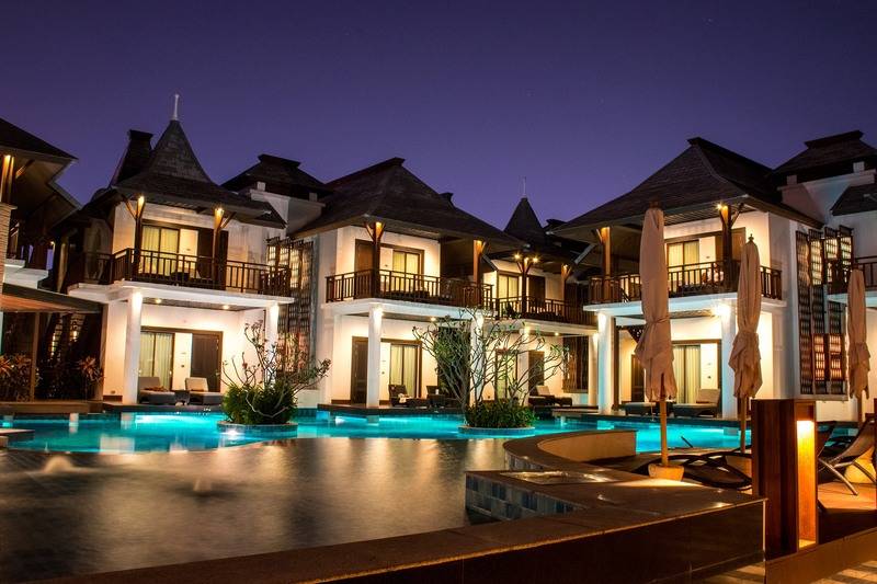 هتل Z Through By The Zign