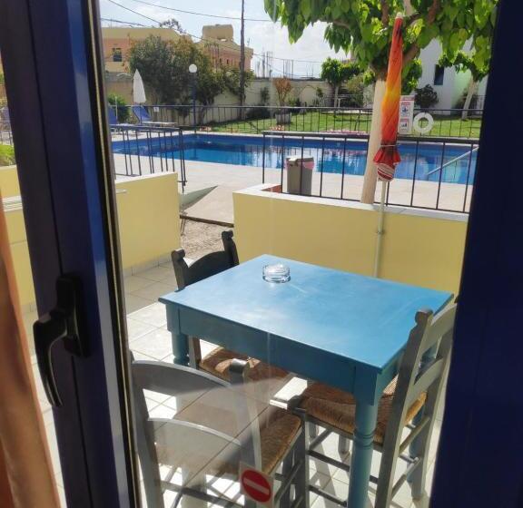 Leonidas Studios & Apartments