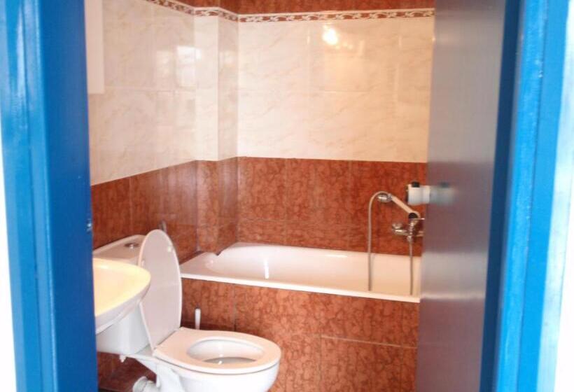 Leonidas Studios & Apartments