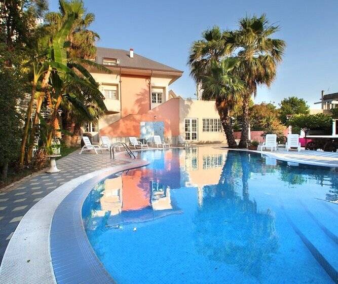 Regent Beach Hotel & Apartments