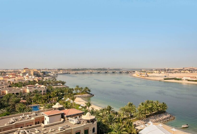 Traders Hotel, Abu Dhabi