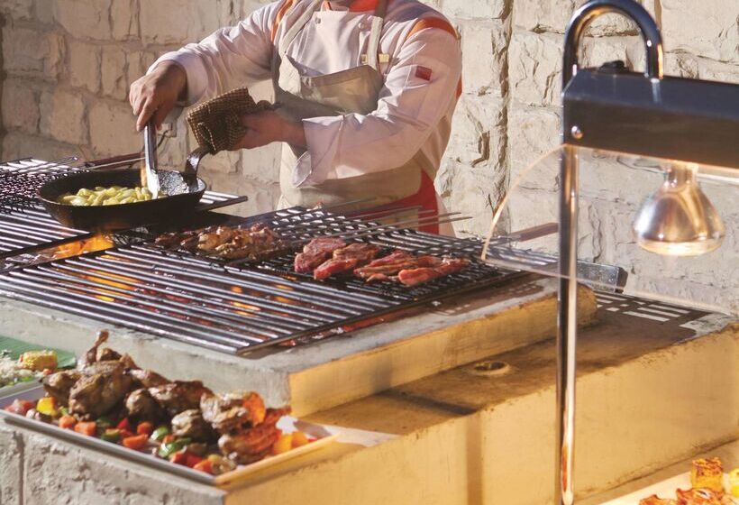 Traders Hotel, Abu Dhabi