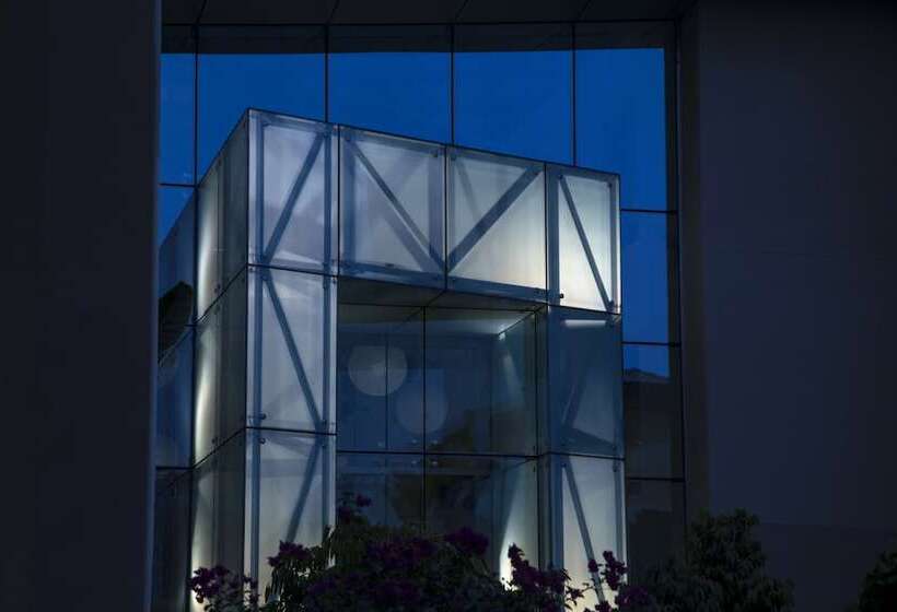 Traders Hotel, Abu Dhabi