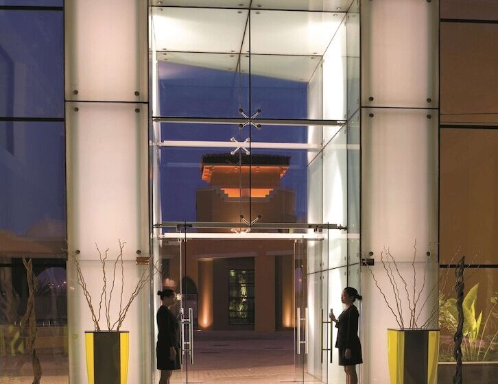 Traders Hotel, Abu Dhabi