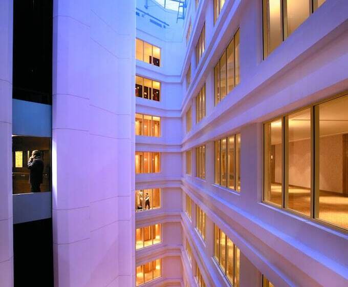 Traders Hotel, Abu Dhabi