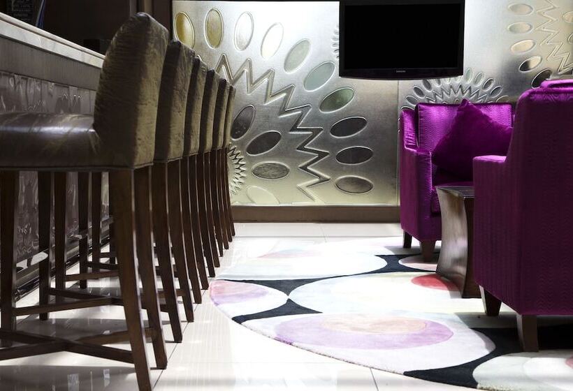 Traders Hotel, Abu Dhabi