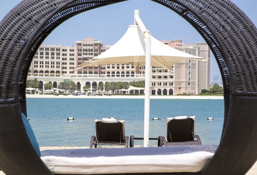Traders Hotel, Abu Dhabi