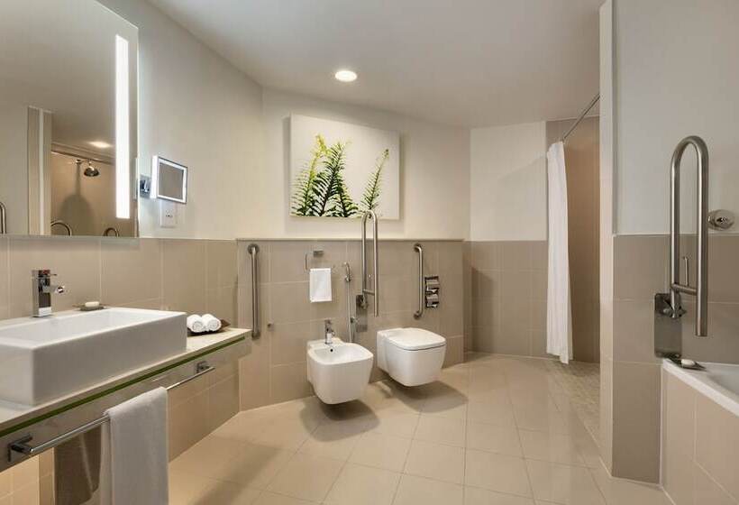 Traders Hotel, Abu Dhabi