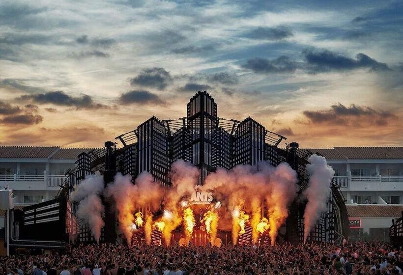 Ushuaïa Ibiza Beach Hotel - Adults Only