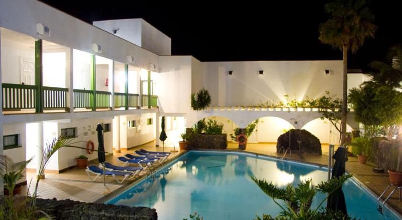 Aparthotel Esquinzo y Monte del Mar