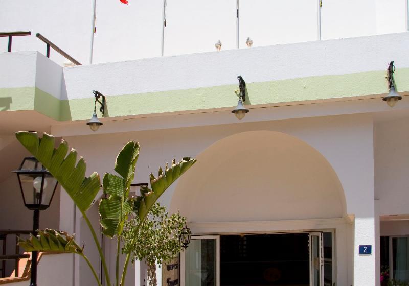 Aparthotel Esquinzo y Monte del Mar