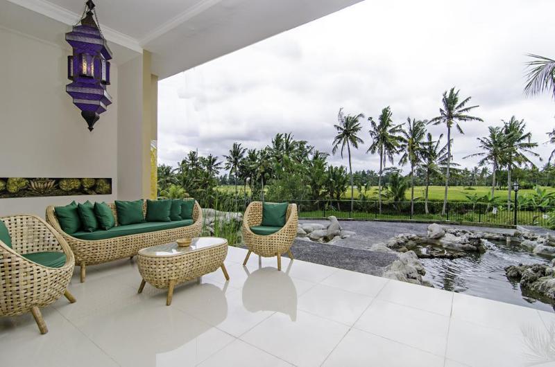 Green Field Hotel And Restaurant