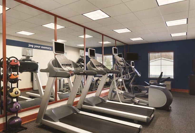 Hampton Inn & Suites Mystic