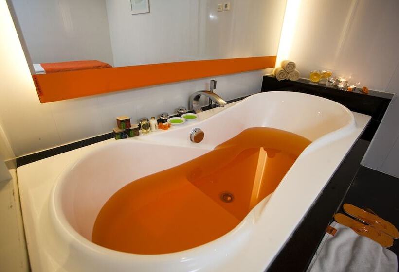 Harris Hotel & Residences Riverview Kuta, Bali