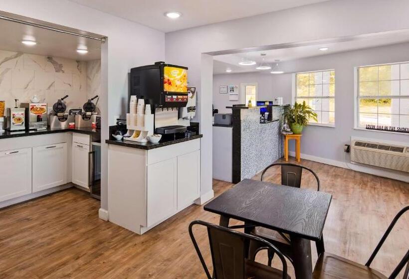 هتل Apple Valley Inn Pigeon Forge