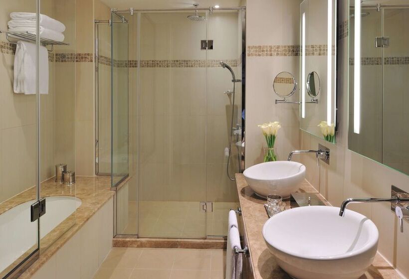 هتل Avani Deira Dubai