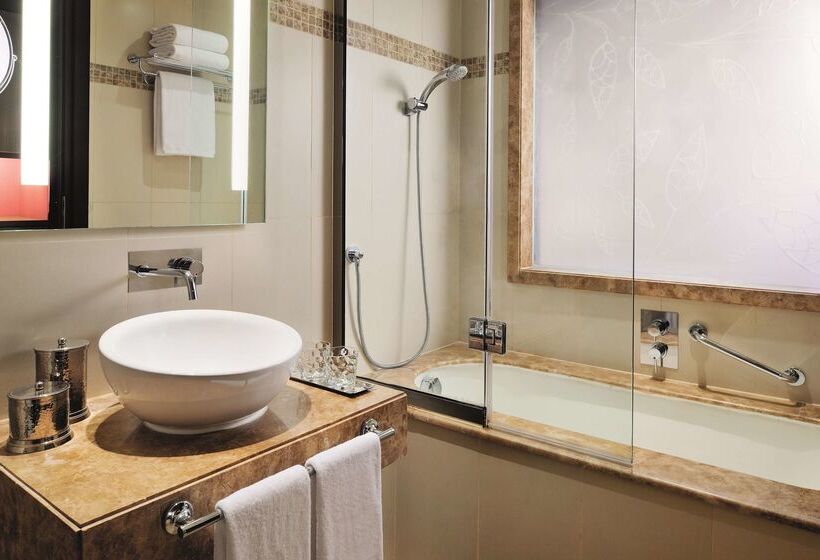 هتل Avani Deira Dubai