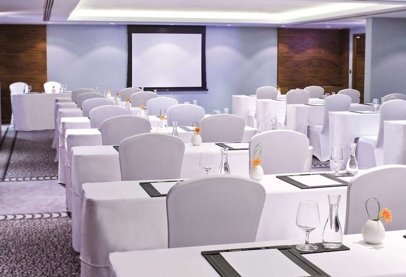 هتل Avani Deira Dubai