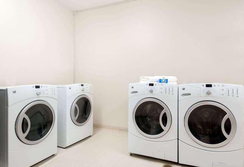 Отель Baymont By Wyndham Denver International Airport