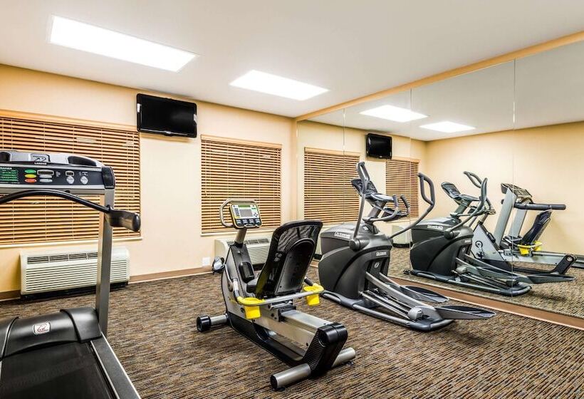 Отель Baymont By Wyndham Denver International Airport