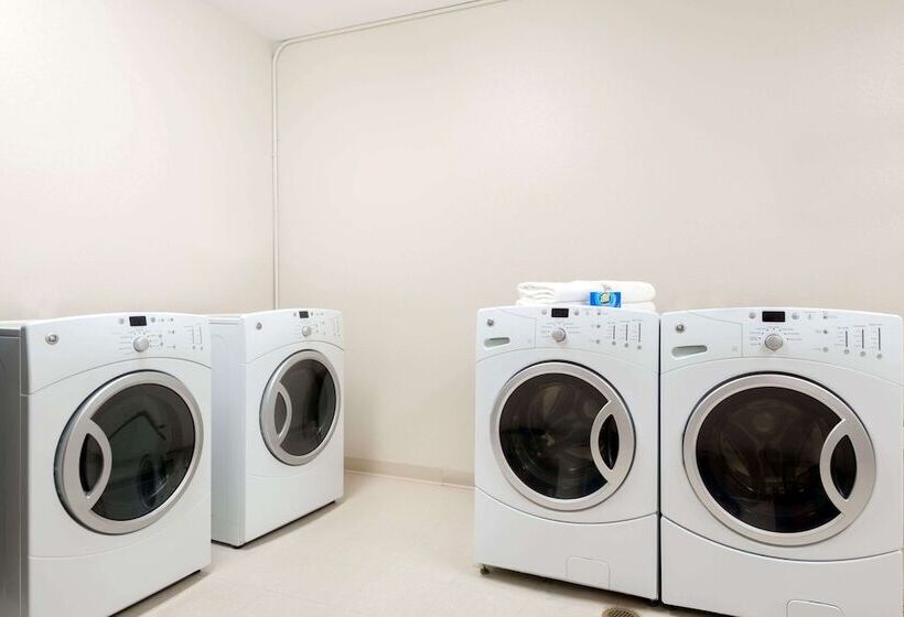 Отель Baymont By Wyndham Denver International Airport