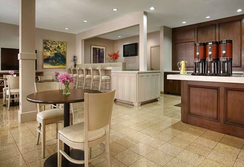 בית מלון כפרי Best Western Plus Downtown Inn & Suites