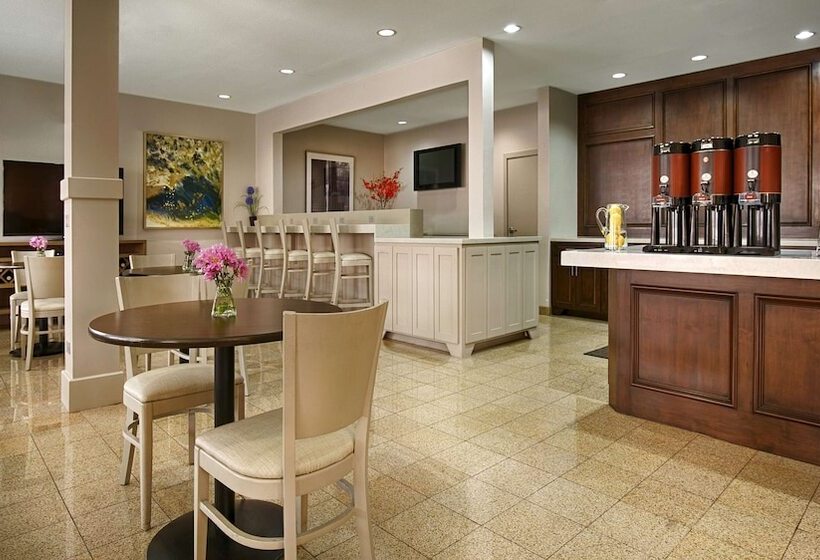 בית מלון כפרי Best Western Plus Downtown Inn & Suites