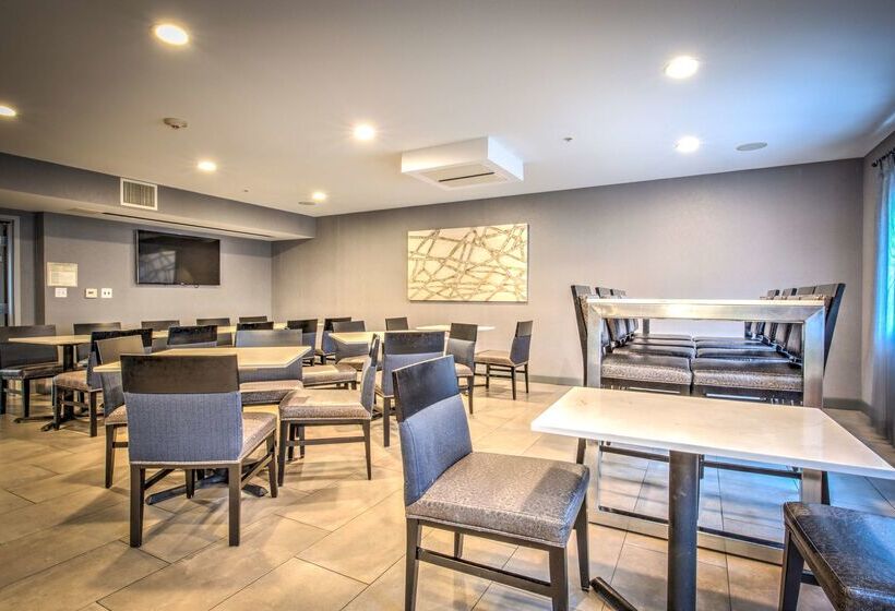 فندق Best Western Plus Media Center Inn & Suites