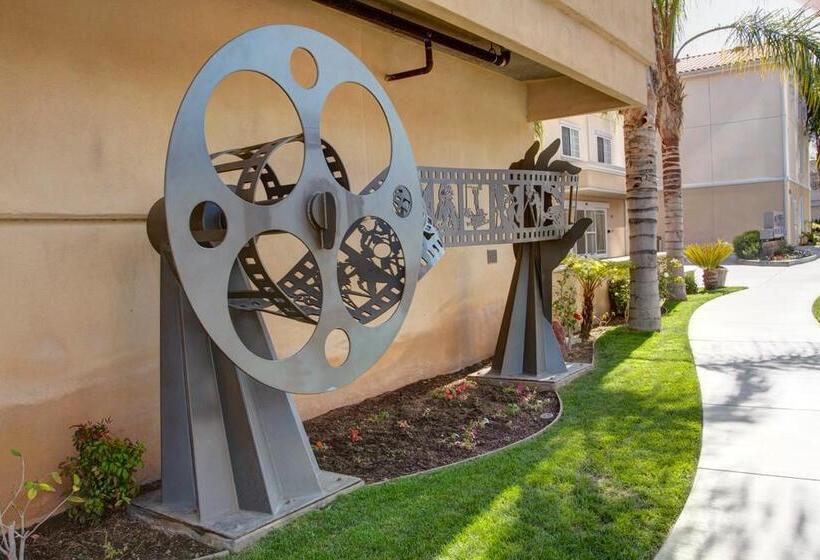 هتل Best Western Plus Media Center Inn & Suites