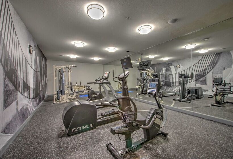 فندق Best Western Plus Media Center Inn & Suites