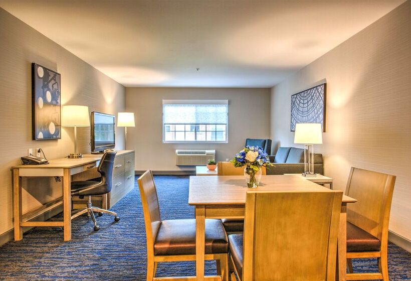 فندق Best Western Plus Media Center Inn & Suites