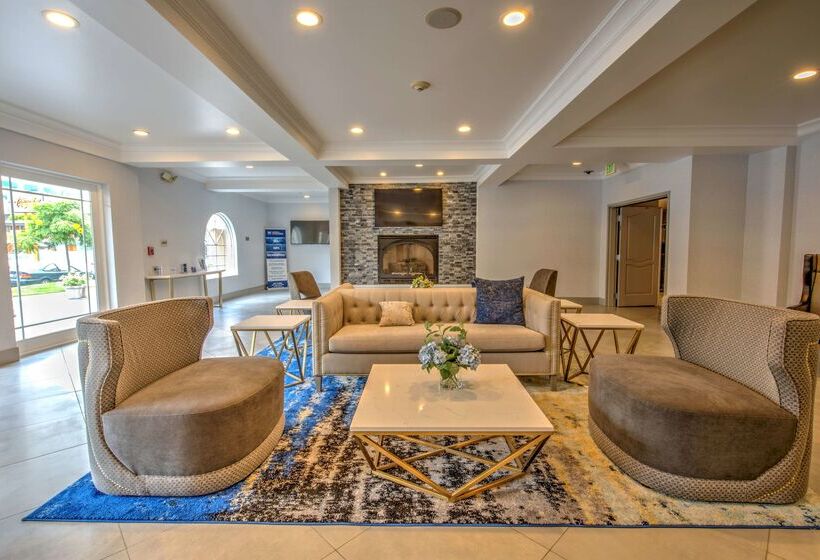 فندق Best Western Plus Media Center Inn & Suites