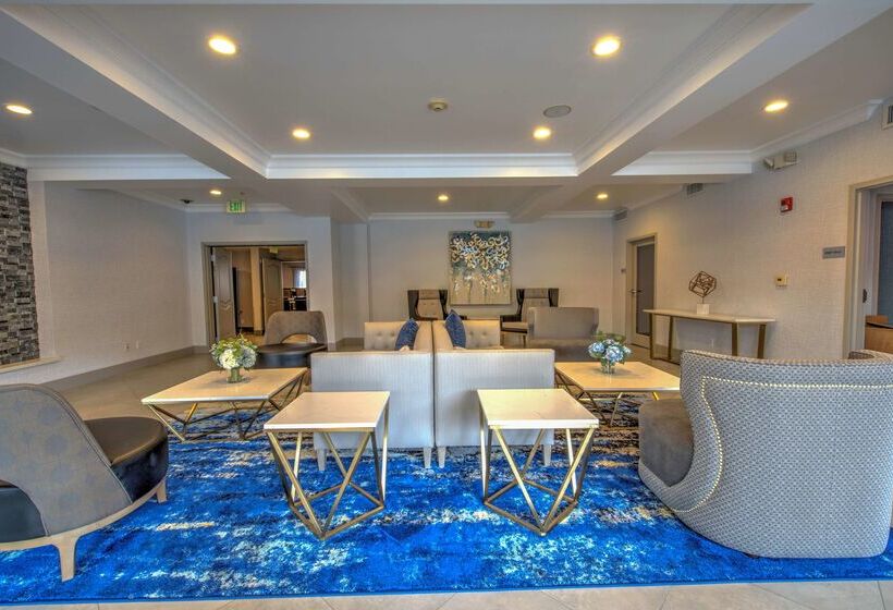 فندق Best Western Plus Media Center Inn & Suites